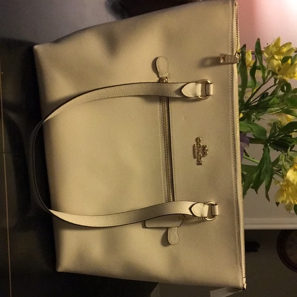 Beautiful Coach Leather Purse - Picture 1 of 5